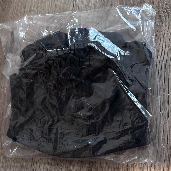 NWT 32 DD / 32 E Victoria’s Secret Mesh Balconette Bra - Picture 3 of 5